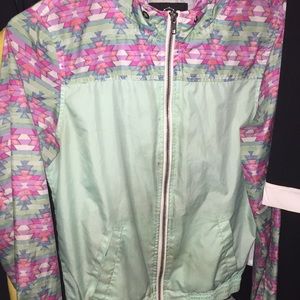 Zumiez wind breaker